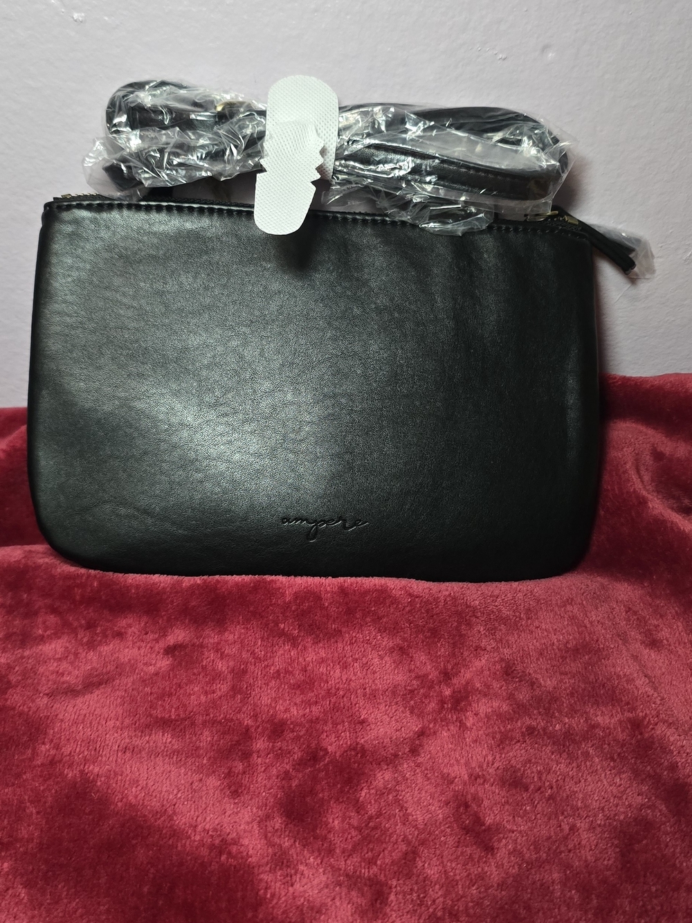 Minimalist Black Crossbody Pouch with Detachable Strap